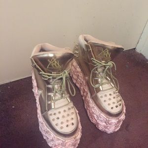 YRU Rose Gold Qozmo Platform Sneakers size 9